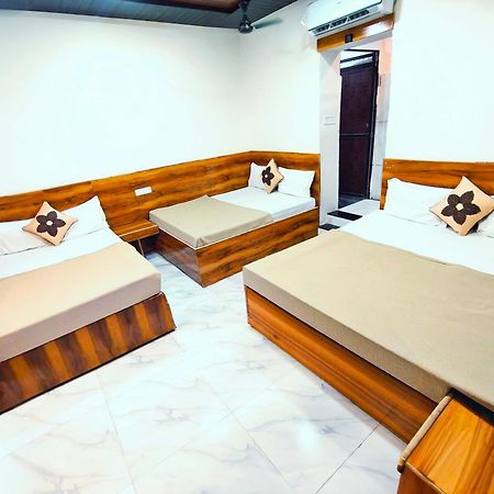 Hotel Om Palace Near Mahakal Mandir 乌贾因 外观 照片